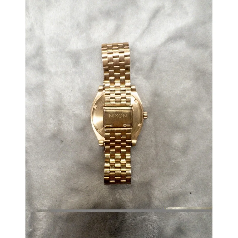 Nixon time teller